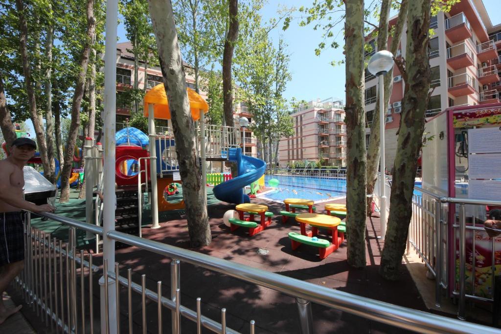 Menada Tarsis Apartments Sunny Beach Eksteriør billede