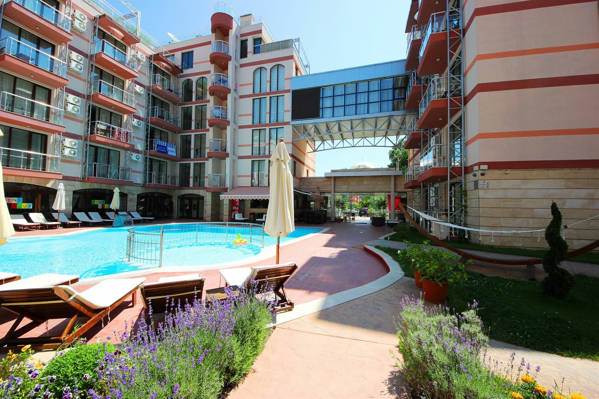 Menada Tarsis Apartments Sunny Beach Eksteriør billede